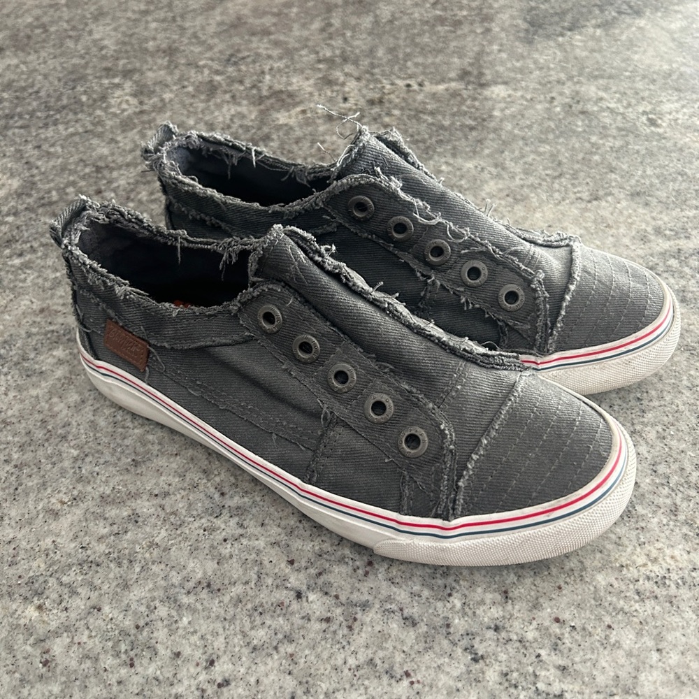 Women’s play slip on sneaker Blowfish Malibu grey frayed twill 7.5